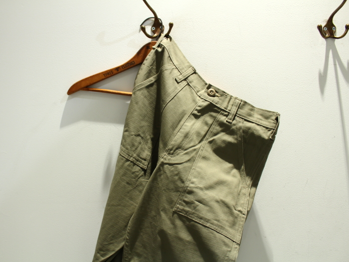 GUNG-HO ガンホー RIP STOP SLIM FIT 4POCKET FATIGUE PANT W/VINTAGE LABEL - COYOTE TAN 軍パン　ファテーグパンツ　スリムフィット　リップストップ　パンツ　アメリカ製　名古屋　ラシク　セレクトショップ　コヨーテ　タン　EXPLORER WORKS