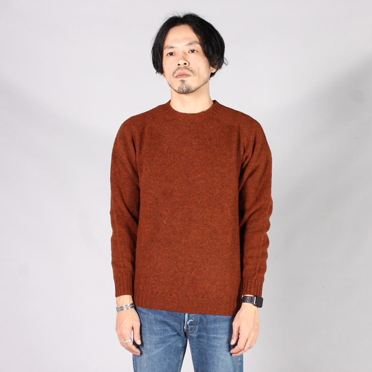 HARLEY OF SCOTLAND (ハーレーオブスコットランド) PURE NEW WOOL SADDLE SHOULDER CREW NECK SWEATER - RUST